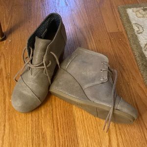 Tom’s desert wedge bootie, sand color, gently used